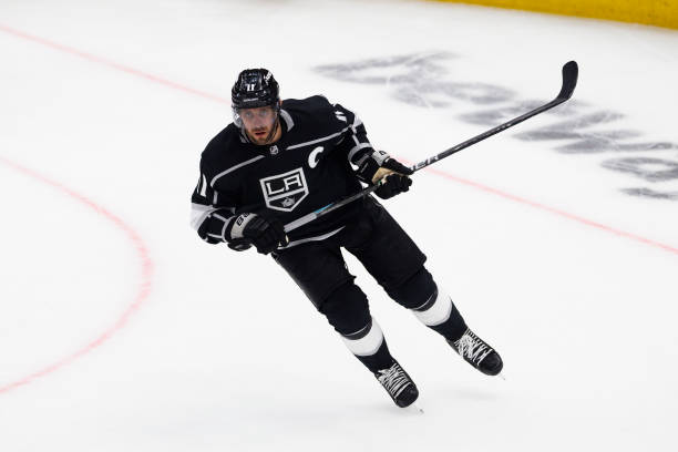 Photograph of Anze Kopitar wearing pants without the crown logo