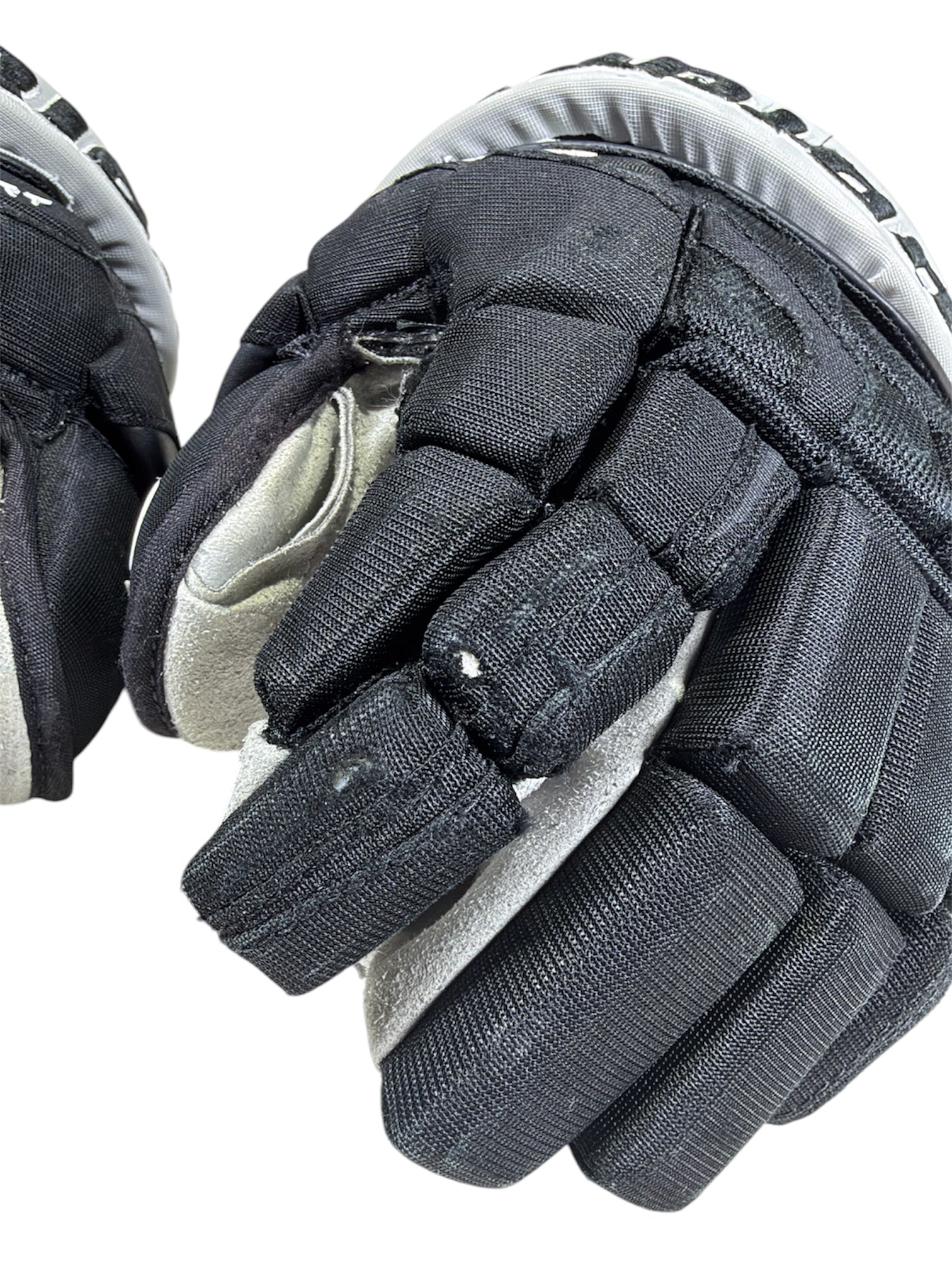 Adrian Kempe Game-Used Gloves (Photo-Matched 9/30-10/06/2026)