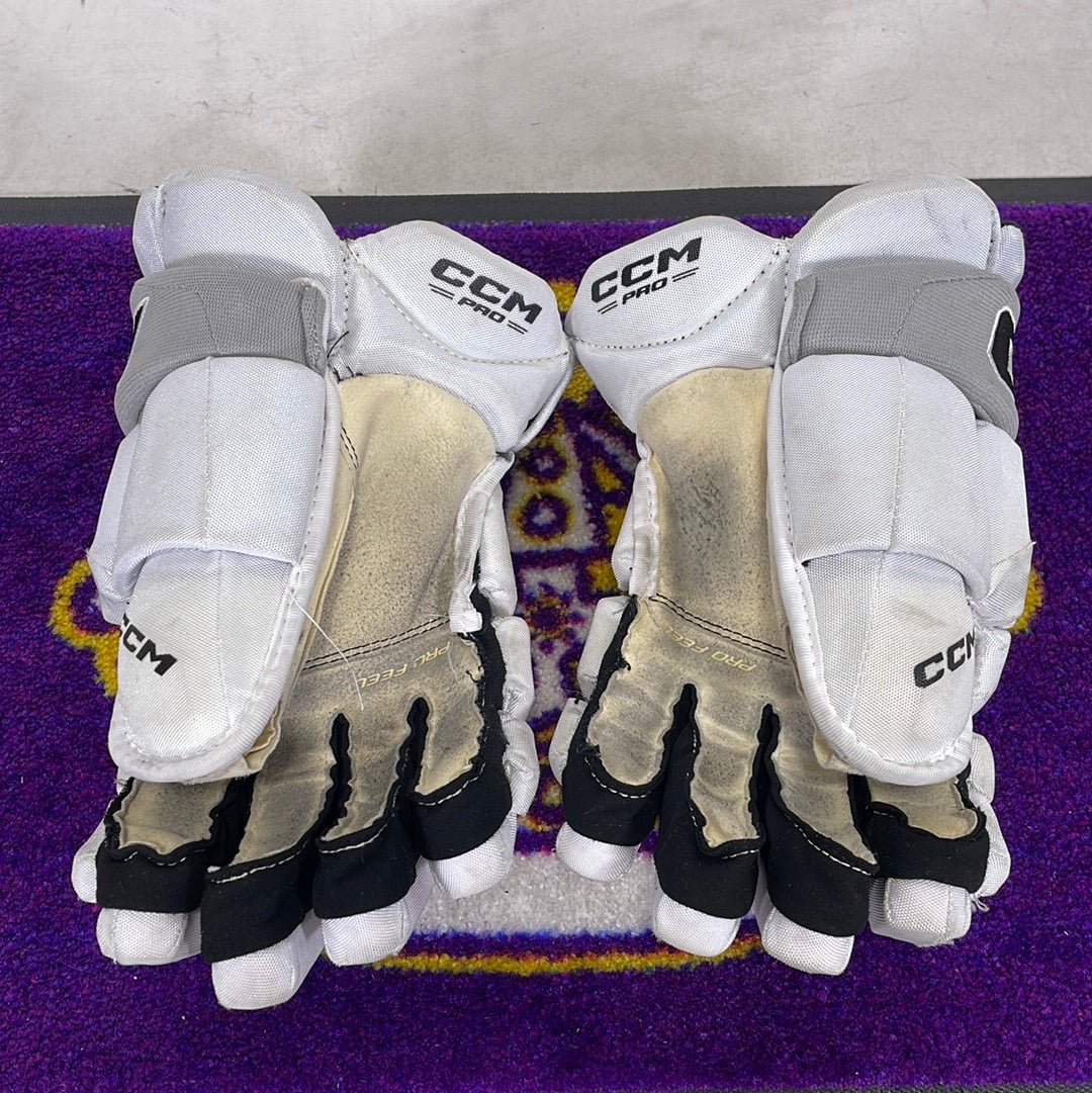 Rasmus Kupari 22-23 Alternate Gloves