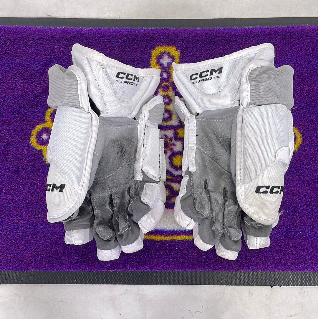 Jaret Anderson-Dolan 22-23 Alternate Gloves