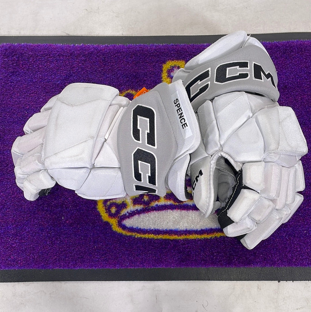 Jordan Spence 22-23 Alternate Gloves