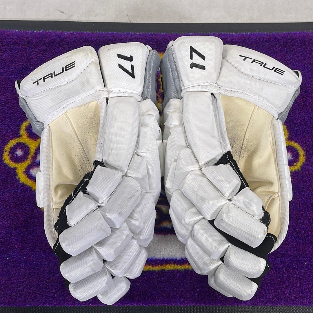 Zack MacEwen 22-23 Alternate Gloves