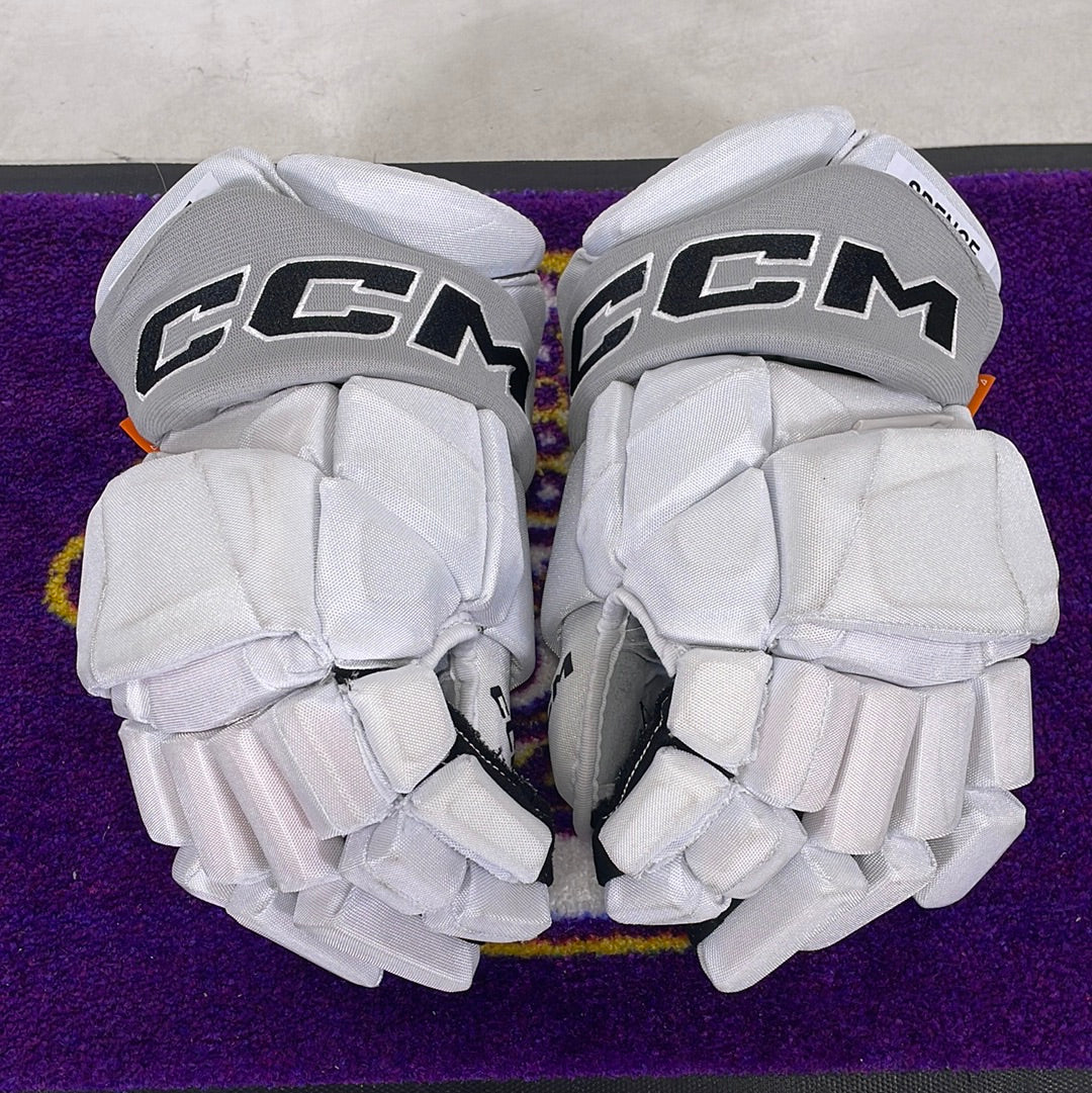 Jordan Spence 22-23 Alternate Gloves